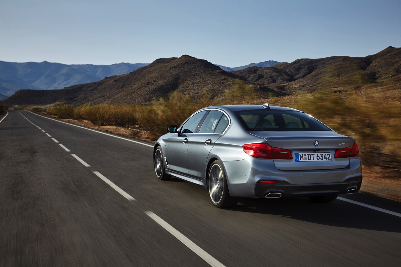 Eerste beelden en onthulling BMW 5 Serie G30. De nieuwe generatie BMW 5 Serie komt in 2017 op de markt en hier hebben we de eerste technische gegevens en details.