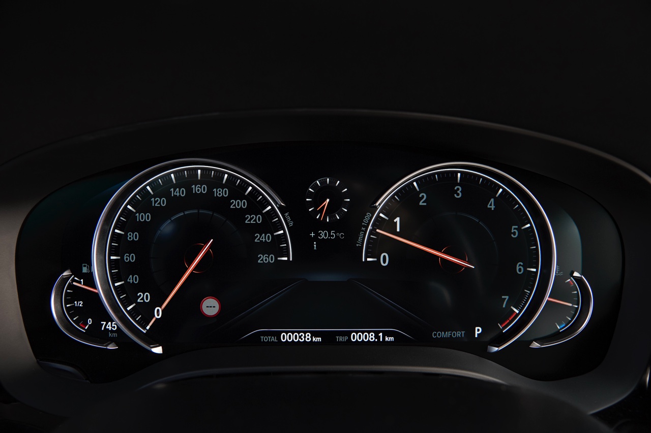 Eerste beelden en onthulling BMW 5 Serie G30. De nieuwe generatie BMW 5 Serie komt in 2017 op de markt en hier hebben we de eerste technische gegevens en details.