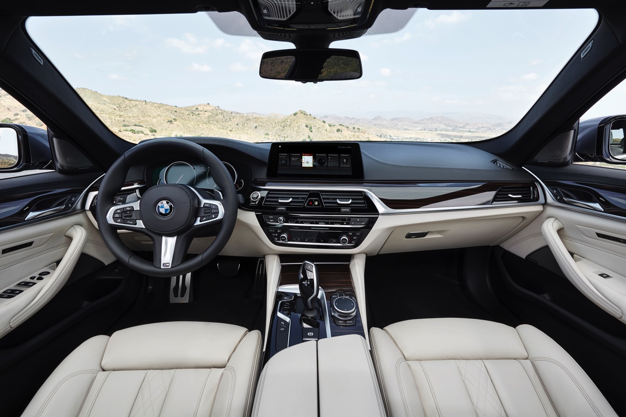 Eerste beelden en onthulling BMW 5 Serie G30. De nieuwe generatie BMW 5 Serie komt in 2017 op de markt en hier hebben we de eerste technische gegevens en details.
