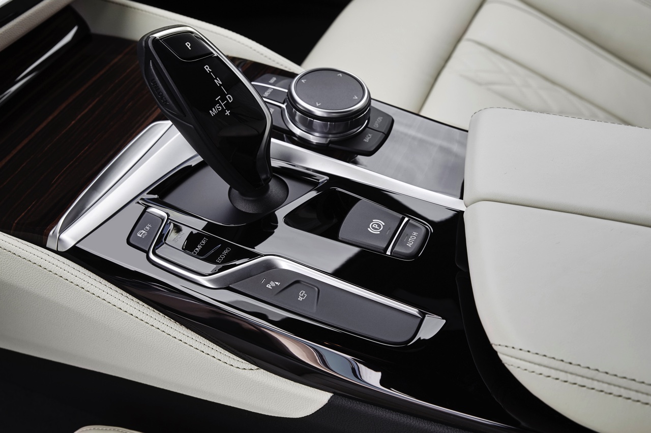 Eerste beelden en onthulling BMW 5 Serie G30. De nieuwe generatie BMW 5 Serie komt in 2017 op de markt en hier hebben we de eerste technische gegevens en details.