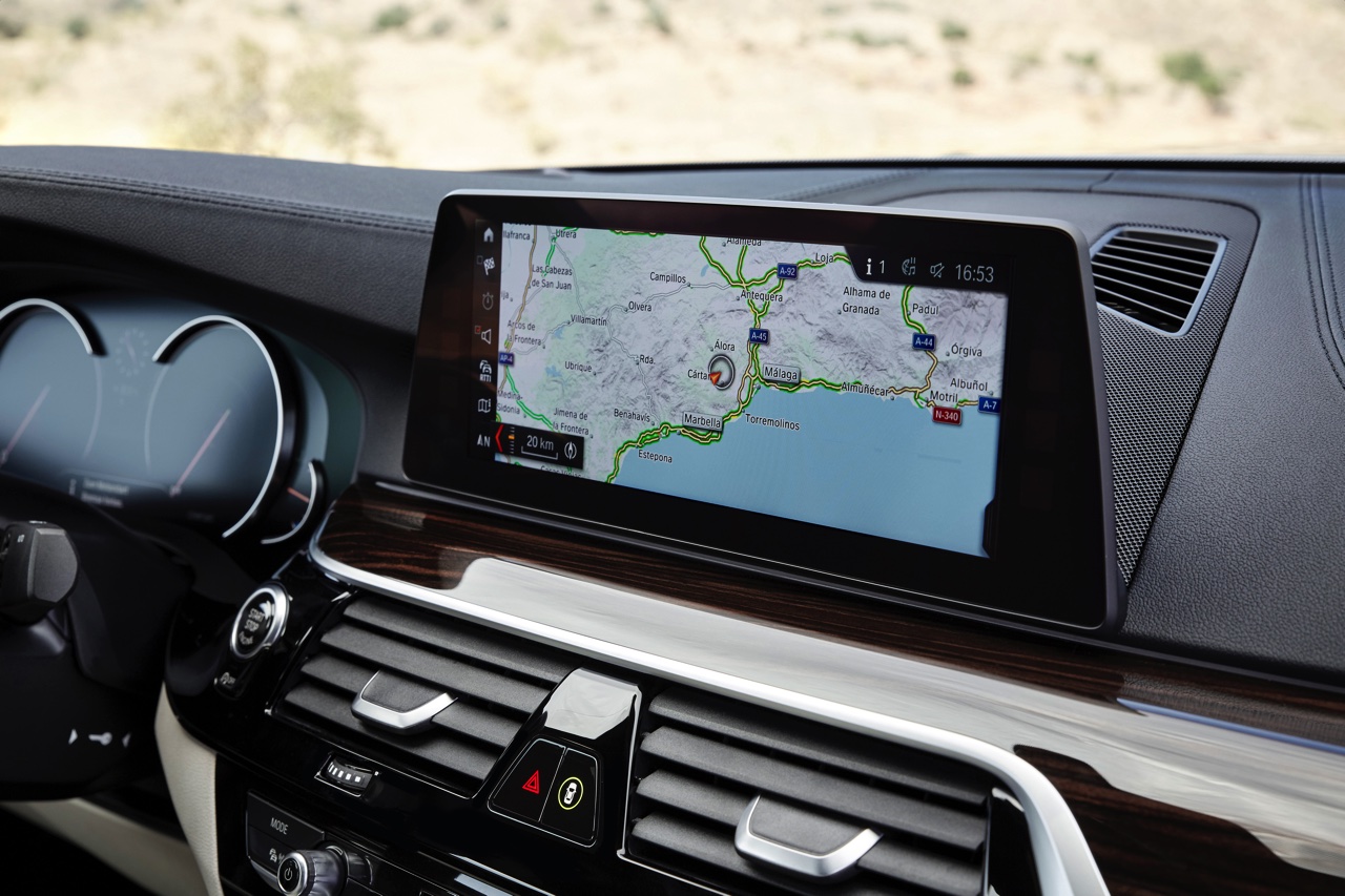 Eerste beelden en onthulling BMW 5 Serie G30. De nieuwe generatie BMW 5 Serie komt in 2017 op de markt en hier hebben we de eerste technische gegevens en details.