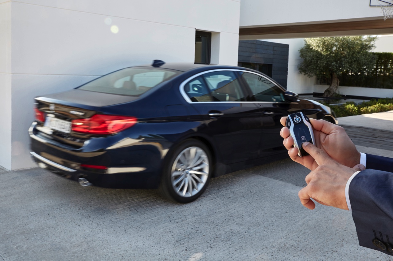 Eerste beelden en onthulling BMW 5 Serie G30. De nieuwe generatie BMW 5 Serie komt in 2017 op de markt en hier hebben we de eerste technische gegevens en details.