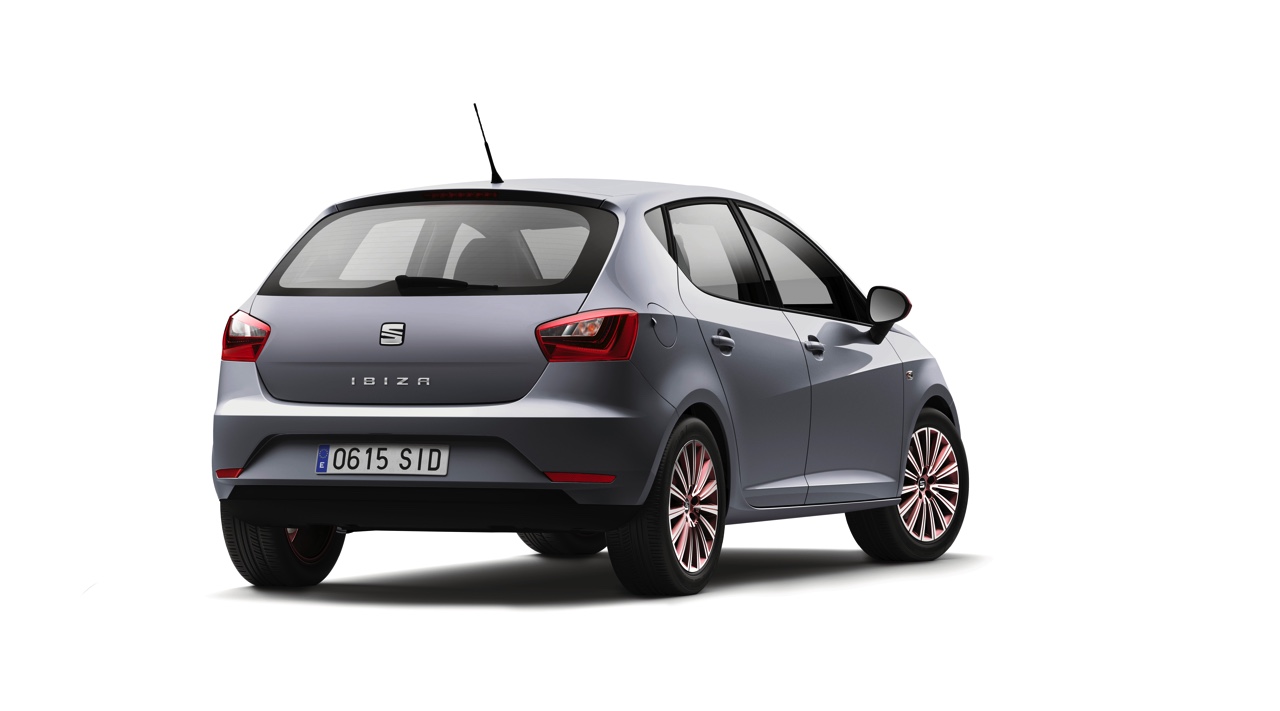 Dit is de nieuwe Seat Ibiza facelift voor 2015, die er ook weer is als SC en ST. Het faceliftmodel is rondom opgefrist met nieuwe koplampen, veilige luxe en turbomotoren.