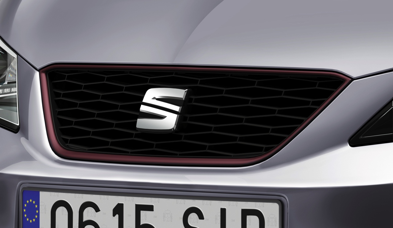Dit is de nieuwe Seat Ibiza facelift voor 2015, die er ook weer is als SC en ST. Het faceliftmodel is rondom opgefrist met nieuwe koplampen, veilige luxe en turbomotoren.