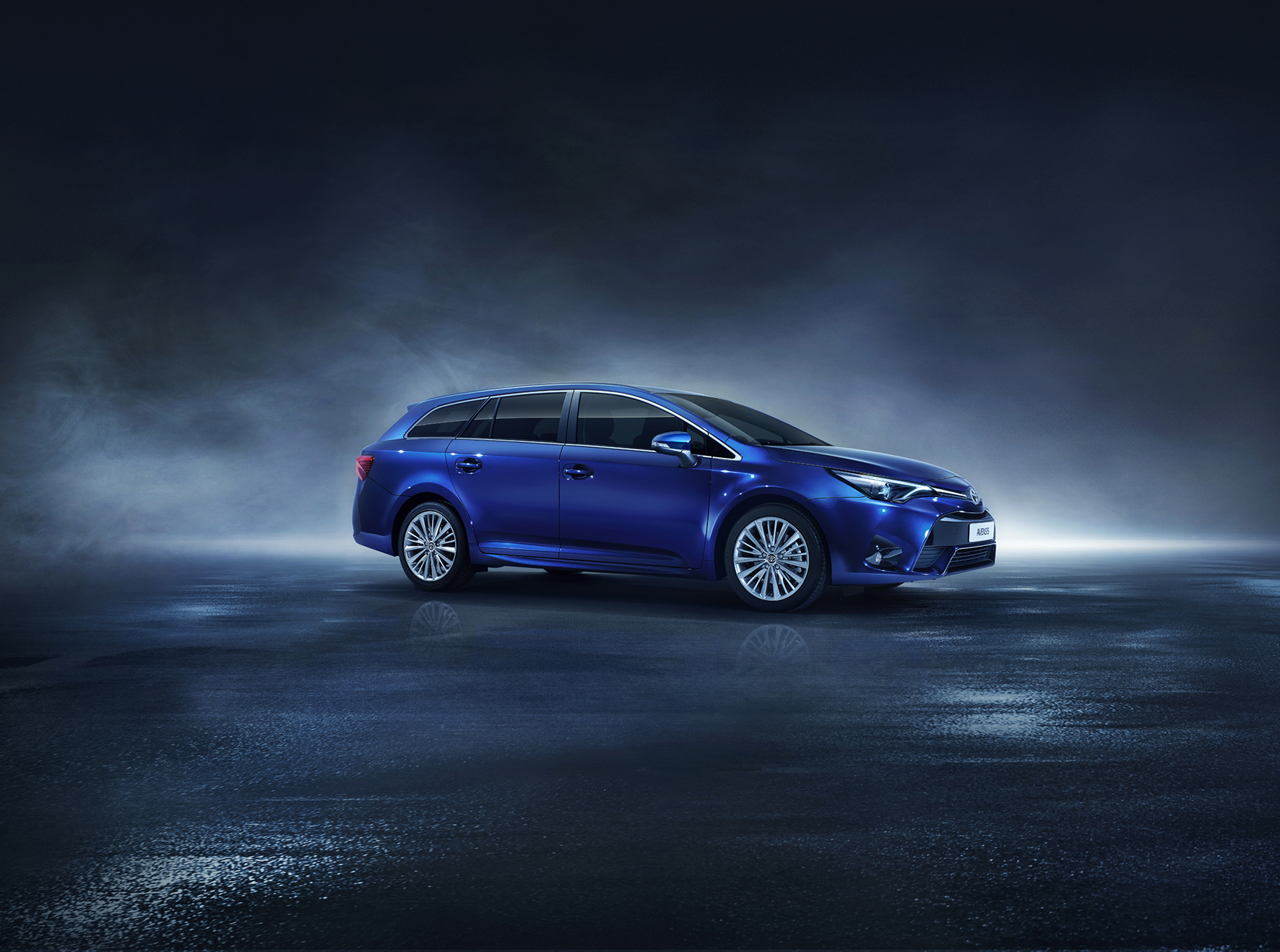 Aankondiging nieuwe Toyota Avensis met eerste foto's. Presentatie op Autosalon van Genve.