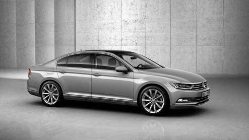 De nieuwe Volkswagen Passat - de achtste generatie alweer - is officieel onthuld en staat vanaf november 2014 bij de dealer. De Passat plug-in hybride komt medio 2015 naar ons land.