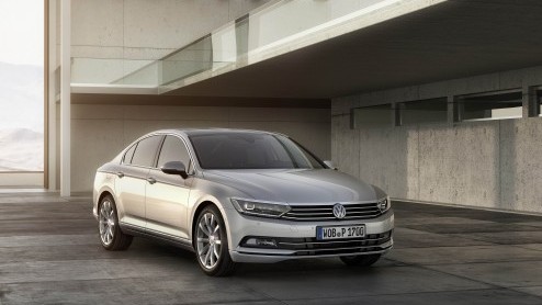 De nieuwe Volkswagen Passat - de achtste generatie alweer - is officieel onthuld en staat vanaf november 2014 bij de dealer. De Passat plug-in hybride komt medio 2015 naar ons land.