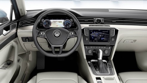 De nieuwe Volkswagen Passat - de achtste generatie alweer - is officieel onthuld en staat vanaf november 2014 bij de dealer. De Passat plug-in hybride komt medio 2015 naar ons land.