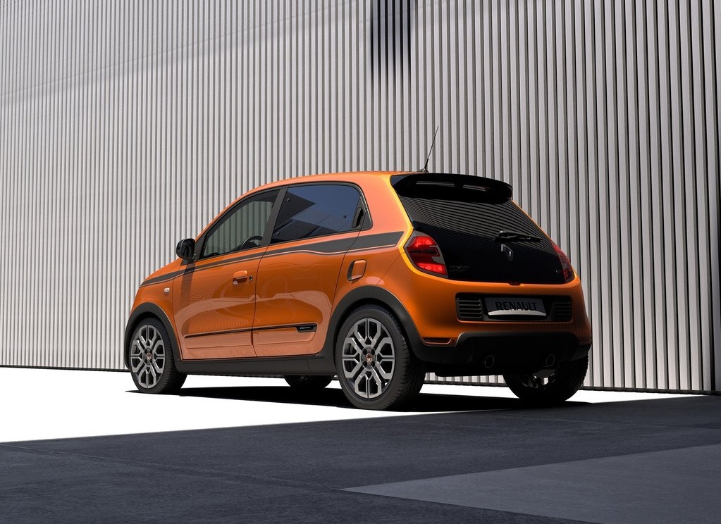 De prijzen van de Renault Twingo GT zijn nu bekend en de auto is vanaf nu te bestellen. De Renault Twingo GT is sneller dan de Smart Forfour Brabus.