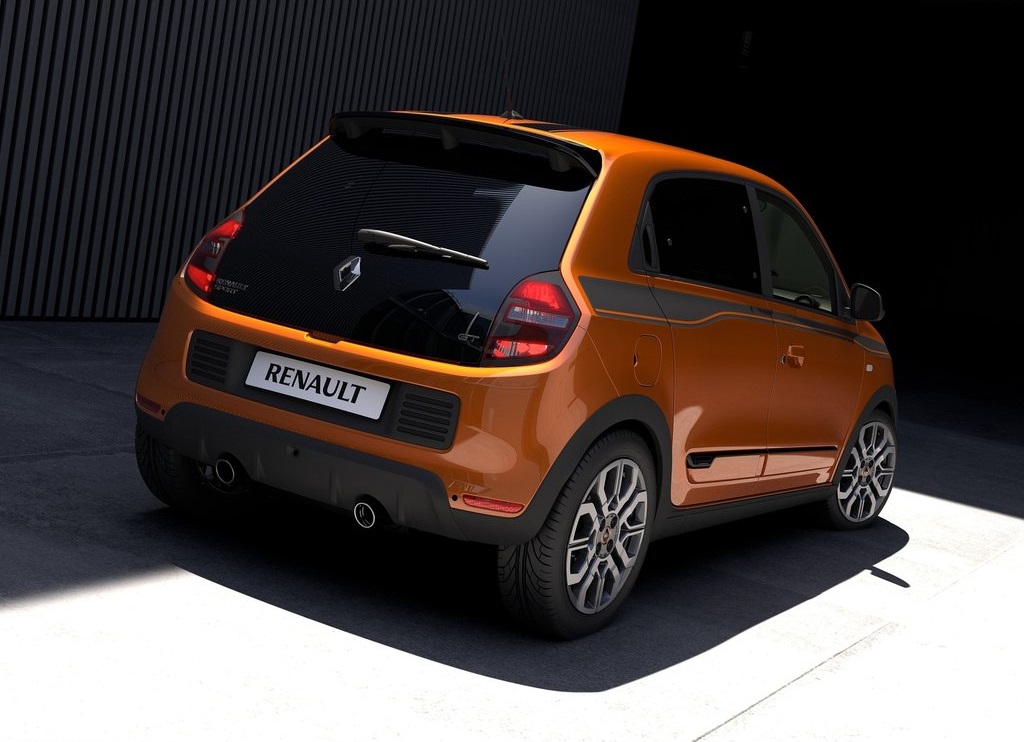De prijzen van de Renault Twingo GT zijn nu bekend en de auto is vanaf nu te bestellen. De Renault Twingo GT is sneller dan de Smart Forfour Brabus.