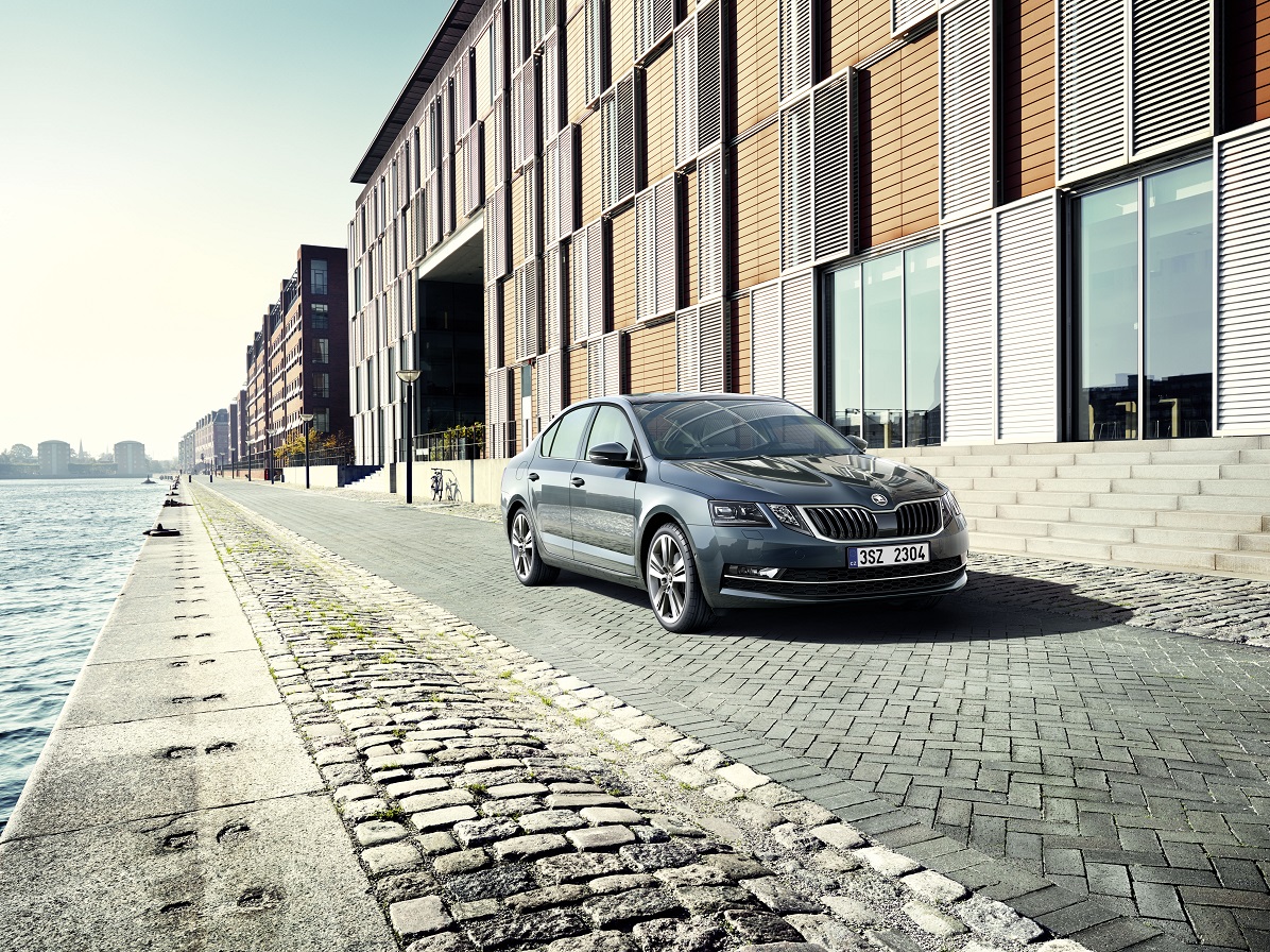 De vernieuwde Skoda Octavia is nu van een prijskaartje voorzien. De auto is er vanaf 22.790 euro, is per direct te bestellen en staat vanaf maart bij de dealer.