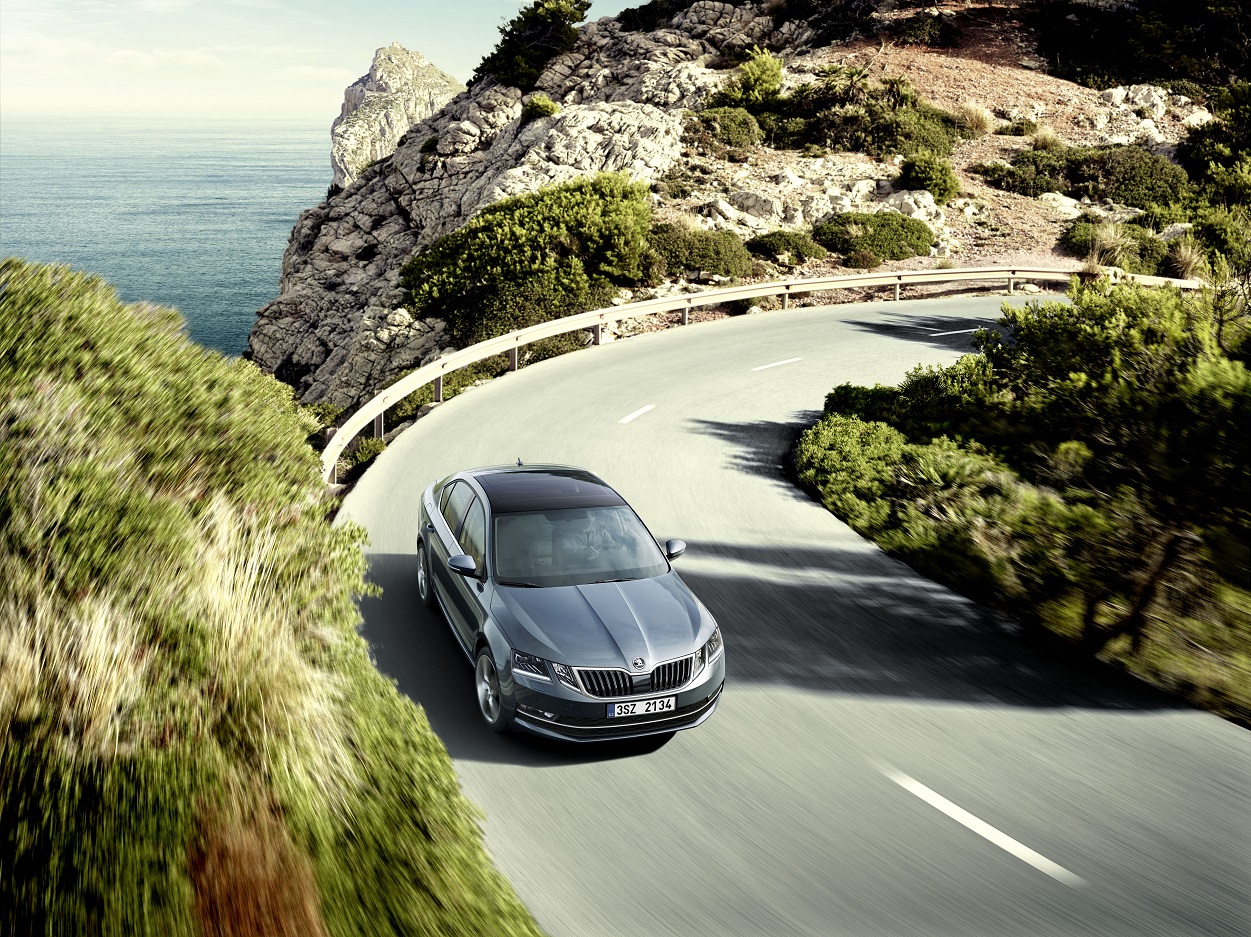 De vernieuwde Skoda Octavia is nu van een prijskaartje voorzien. De auto is er vanaf 22.790 euro, is per direct te bestellen en staat vanaf maart bij de dealer.