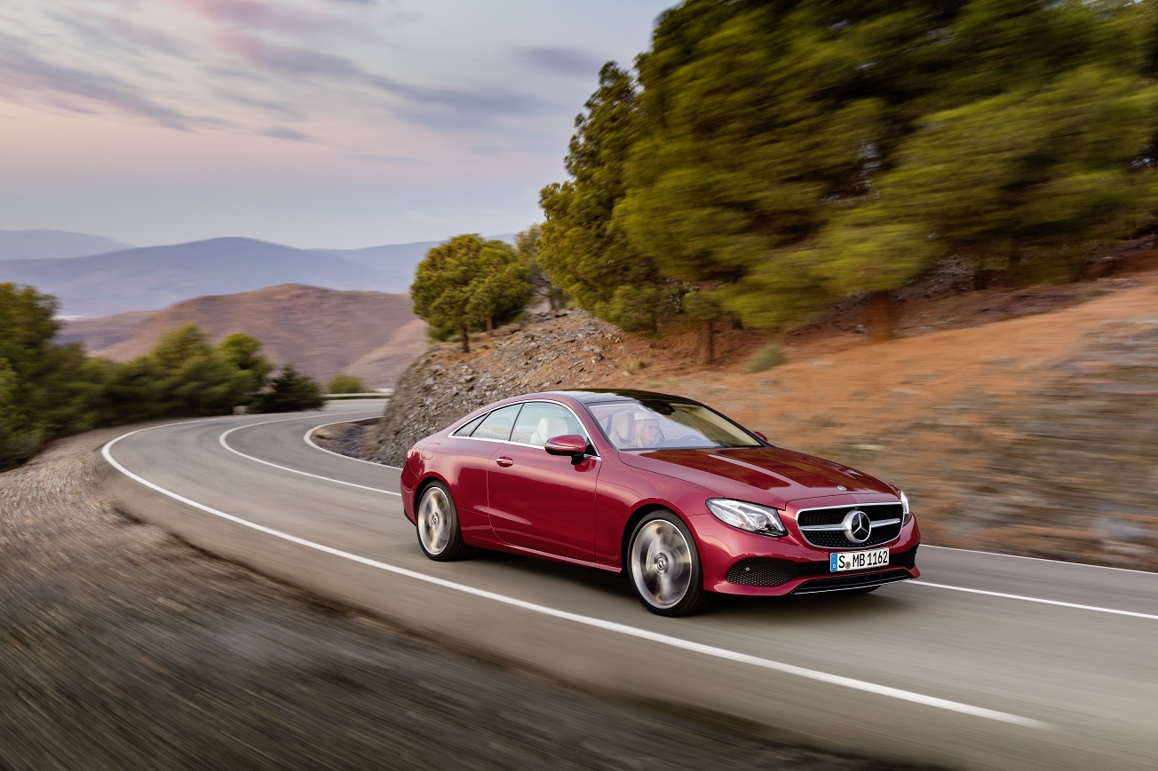 De nieuwe Mercedes-Benz E-Klasse Coup is nu te bestellen. Daarmee zijn ook de eerste prijzen bekendgemaakt. De prijslijst begint bij 57.052 euro.