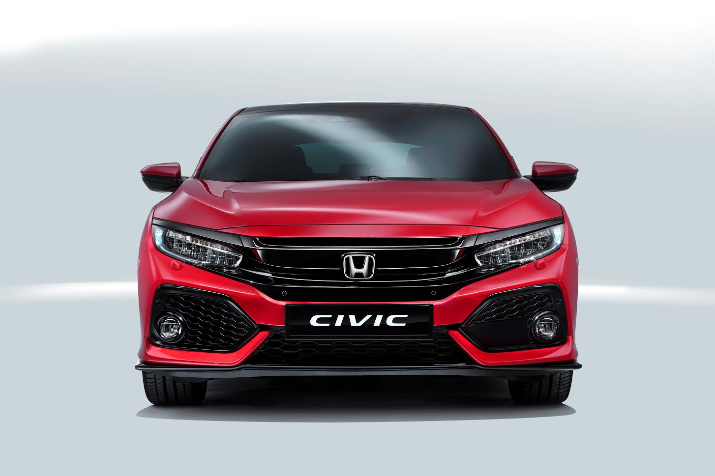 Honda heeft de prijzen van de nieuwe Honda Civic Hatchback bekendgemaakt. De Japanner staat in de showroom met een prijskaartje dat begint bij 20.780 euro.