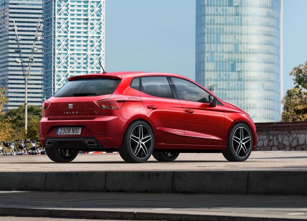 SEAT heeft de prijzen bekendgemaakt van de nieuwe Ibiza. Die beginnen bij 15.900 euro en vanaf juni staat de auto bij de dealers.