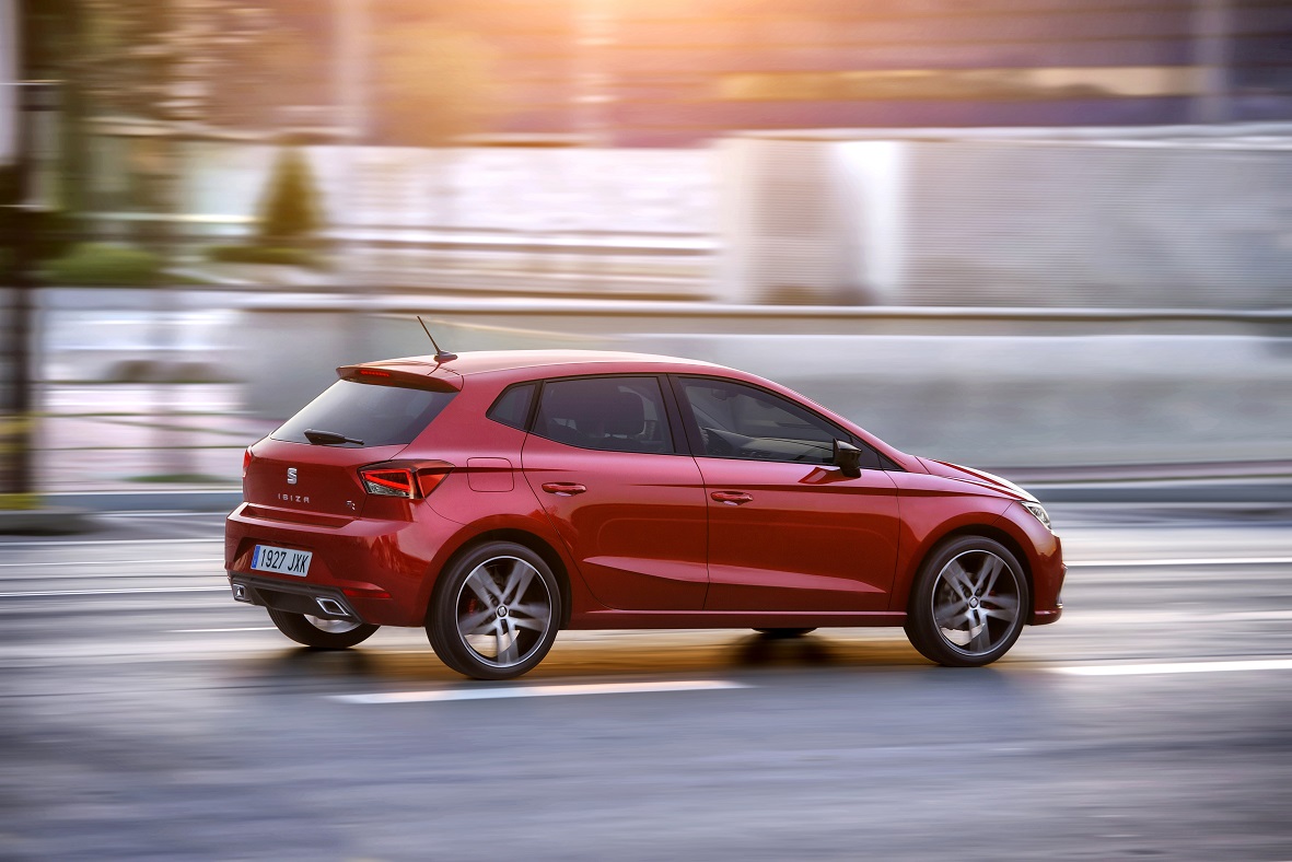 SEAT heeft de prijzen bekendgemaakt van de nieuwe Ibiza. Die beginnen bij 15.900 euro en vanaf juni staat de auto bij de dealers.