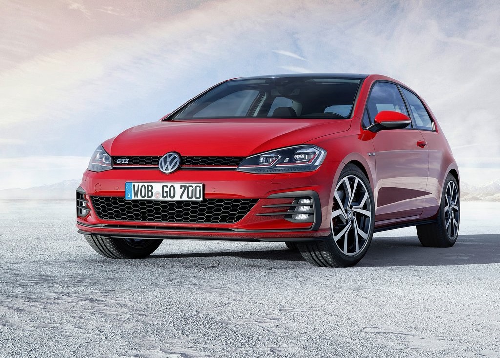 Volkswagen heeft bekendgemaakt wat de vernieuwde Golf gaat kosten. De standaarduitrusting groeide, het bedrag op het prijskaartje niet.