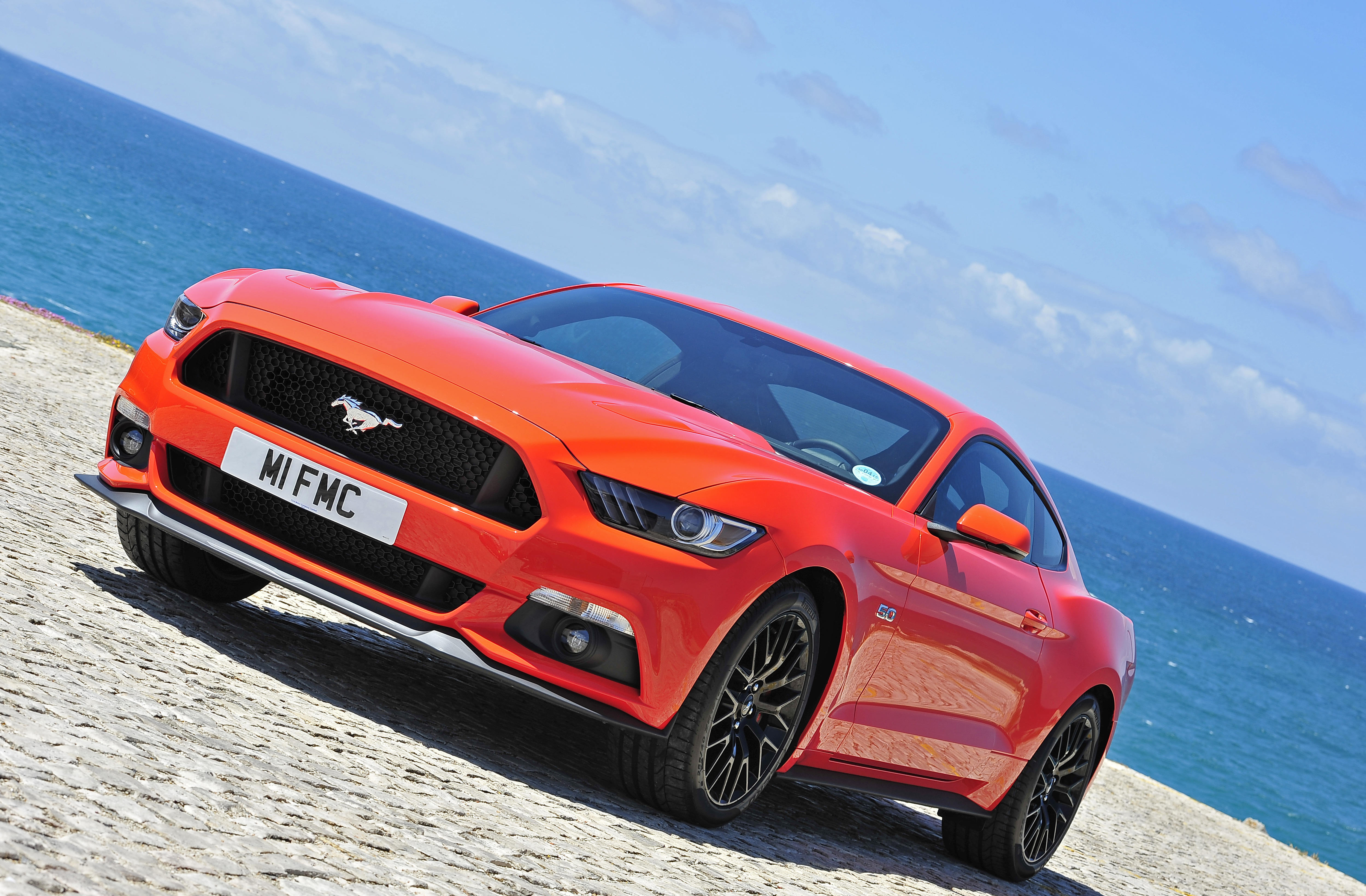 De Ford Mustang is bijna klaar voor zijn Europese carrire. Over een paar maanden moet de auto bij Nederlandse dealers staan, maar nu zijn er cijfers van zowel de vier- als achtcilinder.