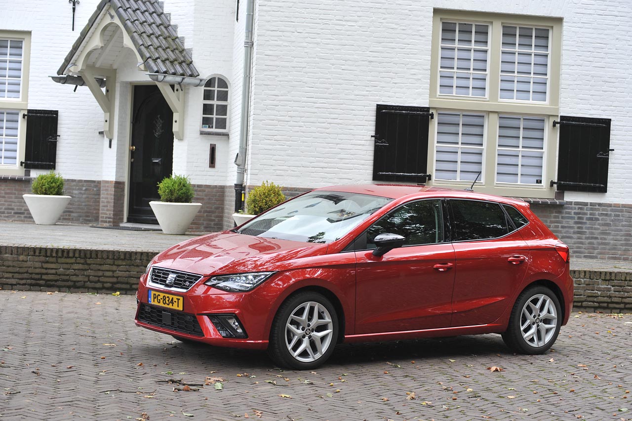 De zeven finalisten voor de Auto van het Jaar verkiezing zijn de Alfa Romeo Stelvio, Audi A8, BMW 5-serie, Citron C3 Aircross, Kia Stinger, Seat Ibiza en Volvo XC40.
