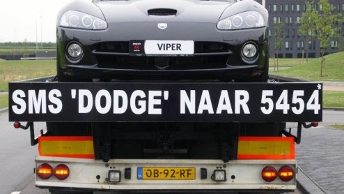 Dodge gaat met de Journey on tour. Deze veelzijdige reiziger wordt in een truck door het land geloodst, vergezeld door een Caliber. De stoutste telg van het merk, de Viper, is ook aanwezig. Wie de sto