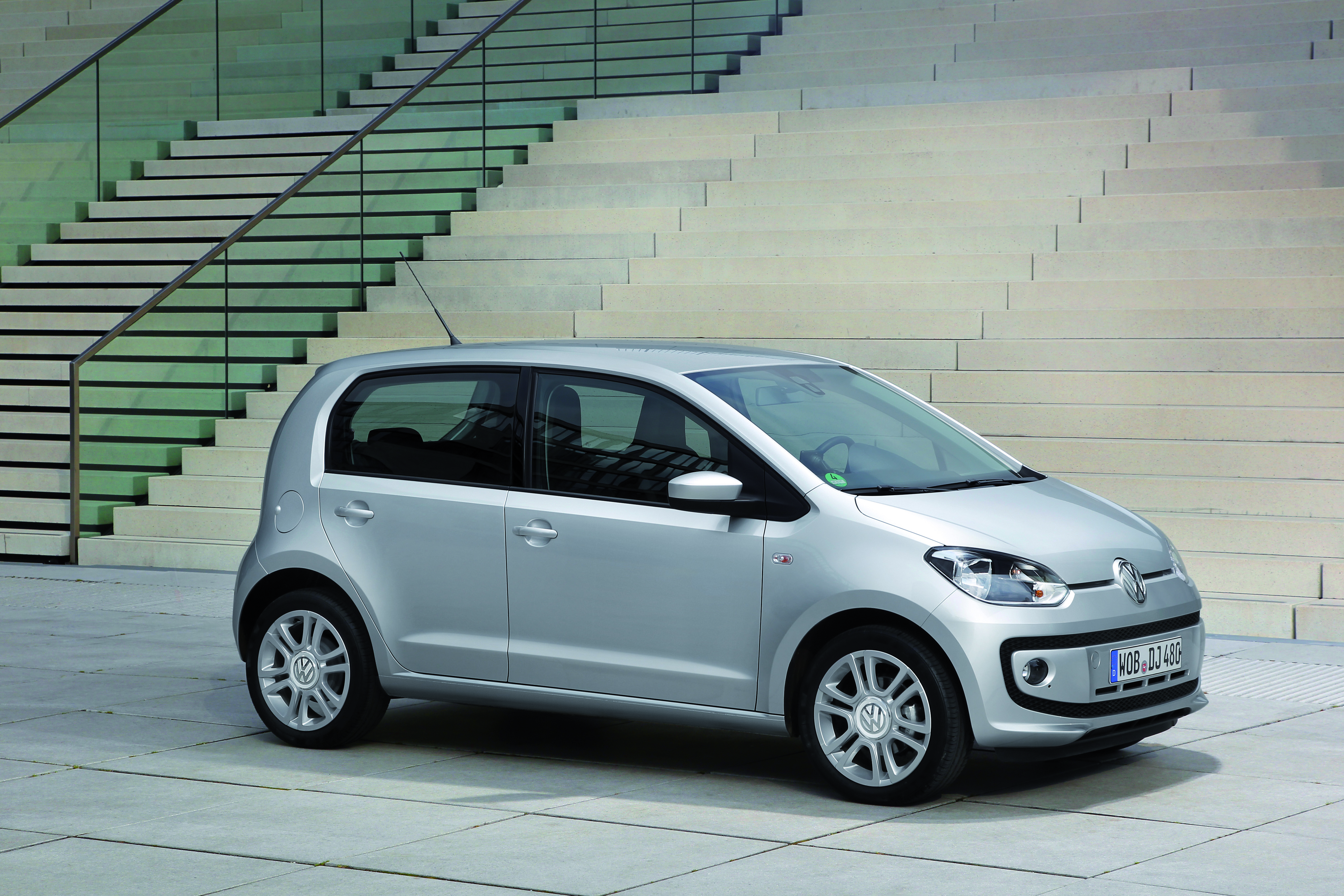 Volkswagen dominant in autoverkopen 2015 met Golf, Polo en Up.
