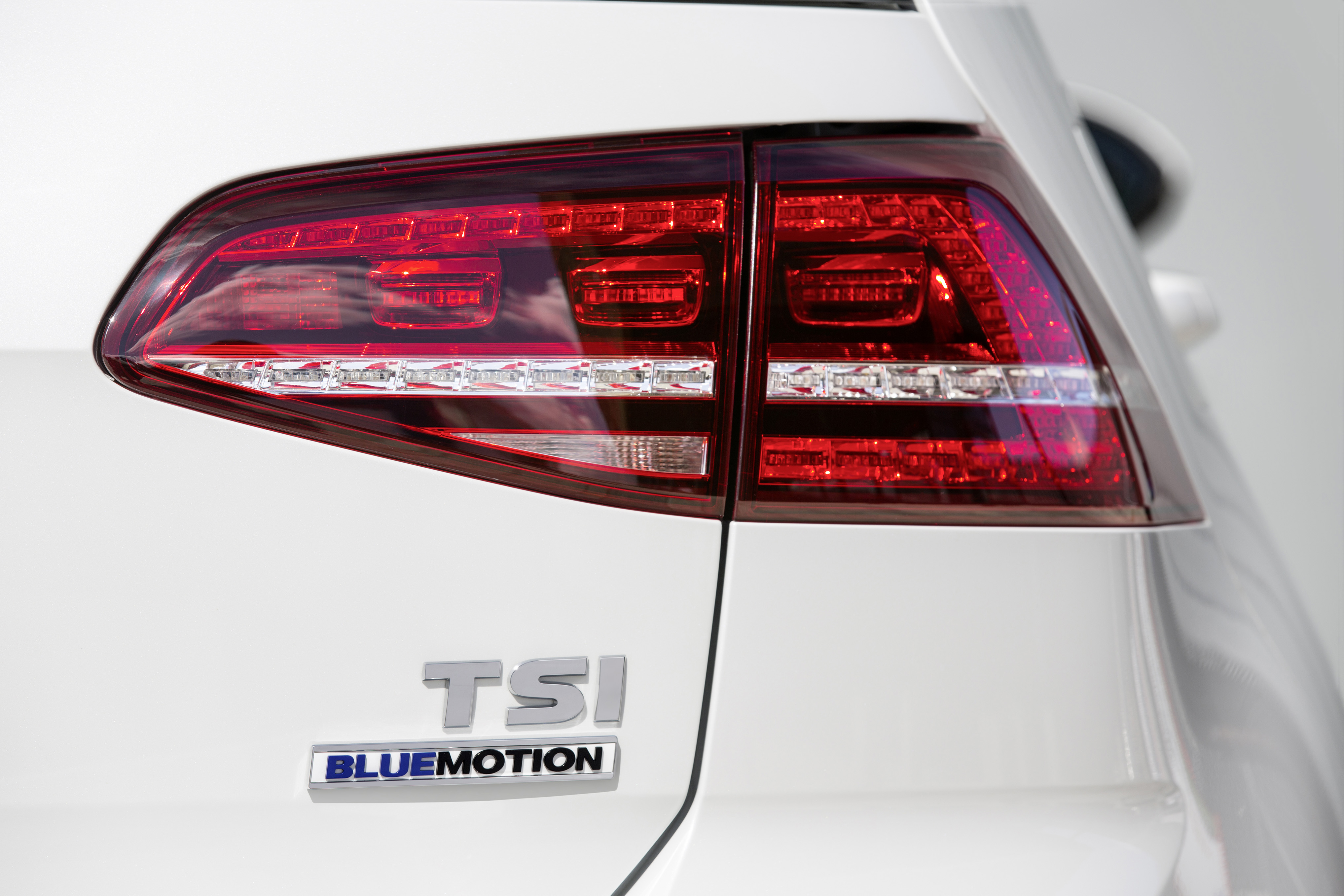 Autotest Volkswagen Golf 1.0 TSI BlueMotion, de eerste Golf met driecilinder turbomotor en verkrijgbaar met handgeschakelde zesbak of zeventrapsautomaat. De Golf voor iedereen!