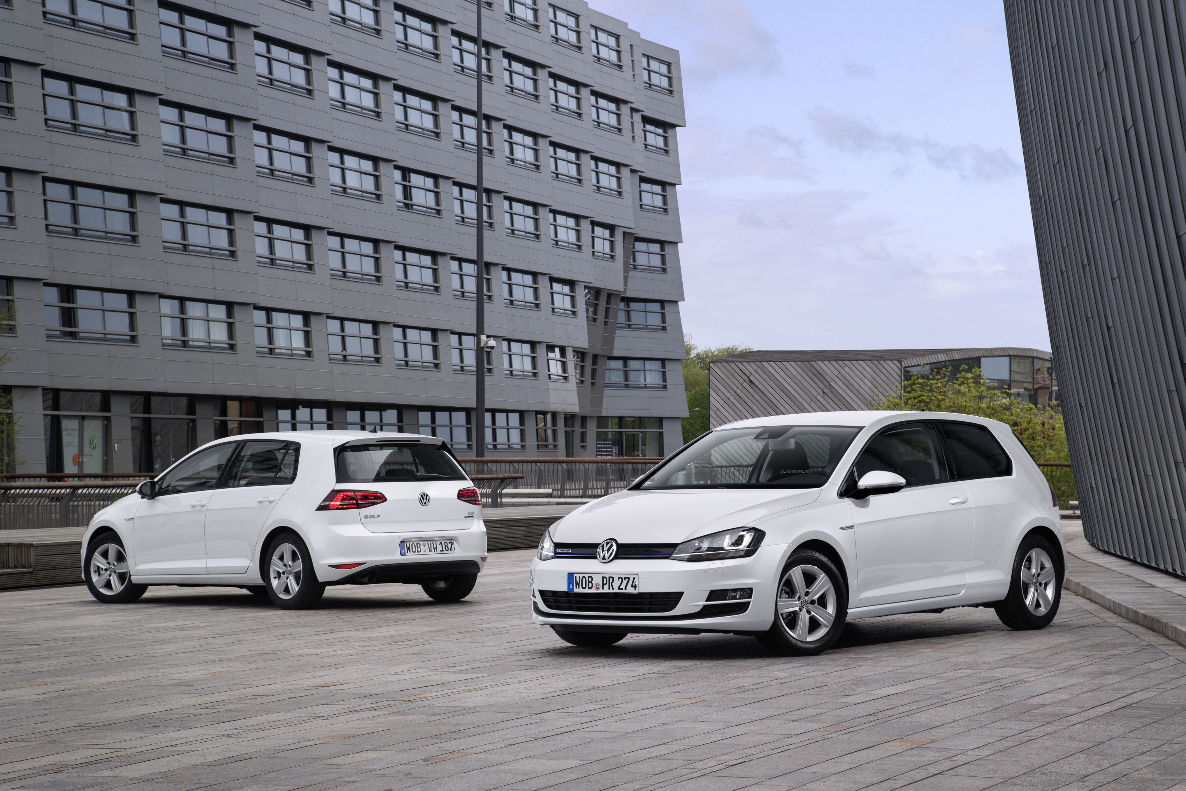Autotest Volkswagen Golf 1.0 TSI BlueMotion, de eerste Golf met driecilinder turbomotor en verkrijgbaar met handgeschakelde zesbak of zeventrapsautomaat. De Golf voor iedereen!