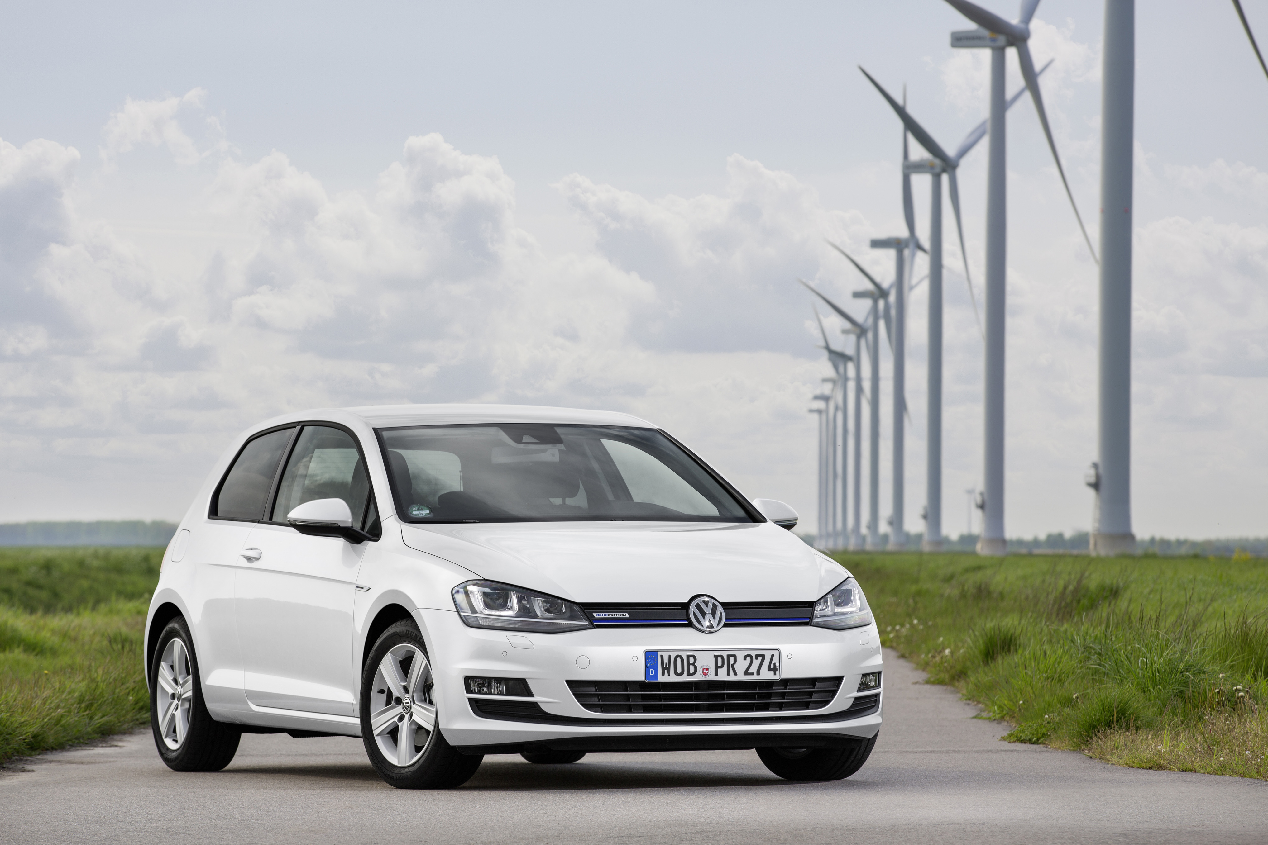 Autotest Volkswagen Golf 1.0 TSI BlueMotion, de eerste Golf met driecilinder turbomotor en verkrijgbaar met handgeschakelde zesbak of zeventrapsautomaat. De Golf voor iedereen!