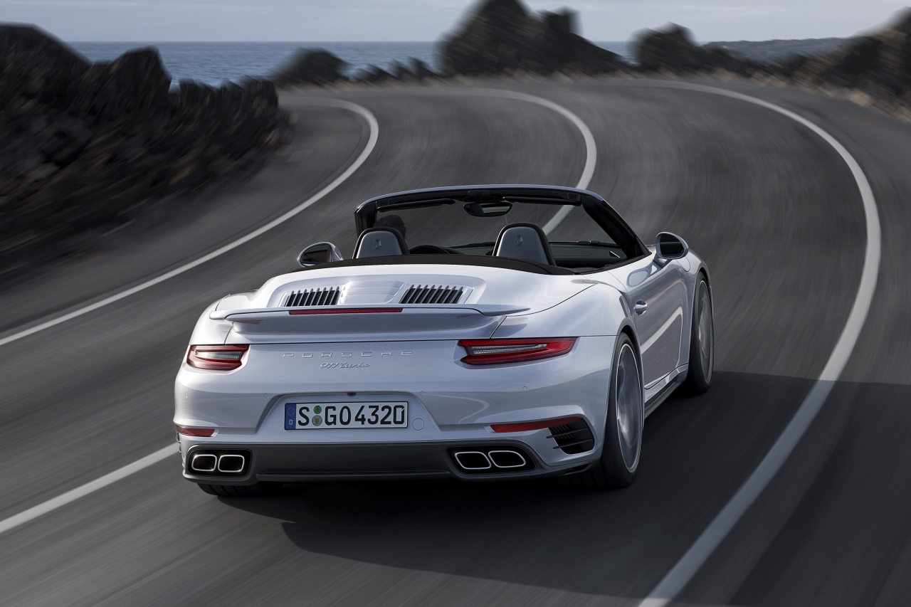 Porsche introduceert de nieuwe 911 Turbo en 911 Turbo S modellen, die eind januari 2016 in Nederland arriveren. Met 540 en 580 pk zijn beide turbomodellen nog krachtiger en sneller.
