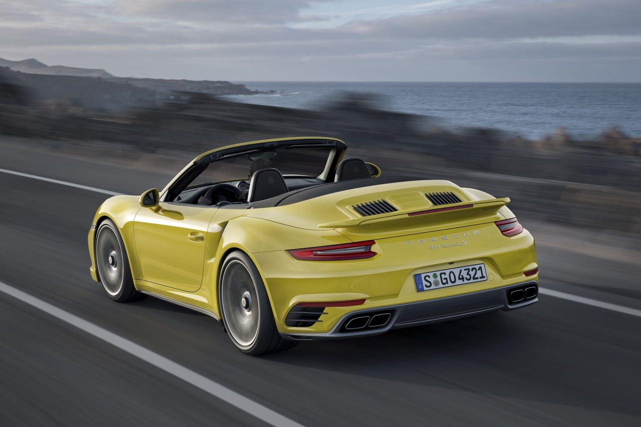 Porsche introduceert de nieuwe 911 Turbo en 911 Turbo S modellen, die eind januari 2016 in Nederland arriveren. Met 540 en 580 pk zijn beide turbomodellen nog krachtiger en sneller.