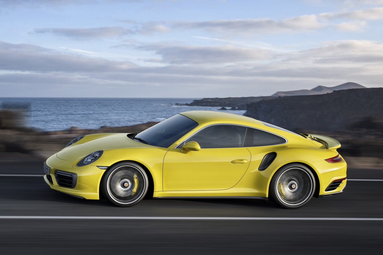 Porsche introduceert de nieuwe 911 Turbo en 911 Turbo S modellen, die eind januari 2016 in Nederland arriveren. Met 540 en 580 pk zijn beide turbomodellen nog krachtiger en sneller.