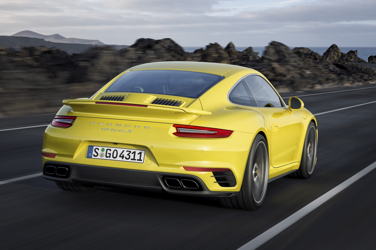 Porsche introduceert de nieuwe 911 Turbo en 911 Turbo S modellen, die eind januari 2016 in Nederland arriveren. Met 540 en 580 pk zijn beide turbomodellen nog krachtiger en sneller.
