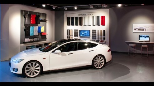 Bij het kopen van een auto kun je er voor kiezen de auto op afbetaling te kopen bij de dealer. Dat is snel en makkelijk, maar niet altijd de voordeligste optie. We bespreken deze optie en alternatief.