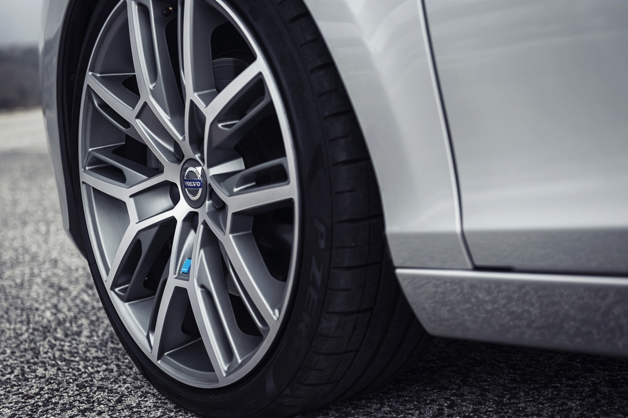 Volvo introduceert Polestar Performance Parts voor Volvo S60, V60, XC60 en V40 met hardware en software upgrades.
