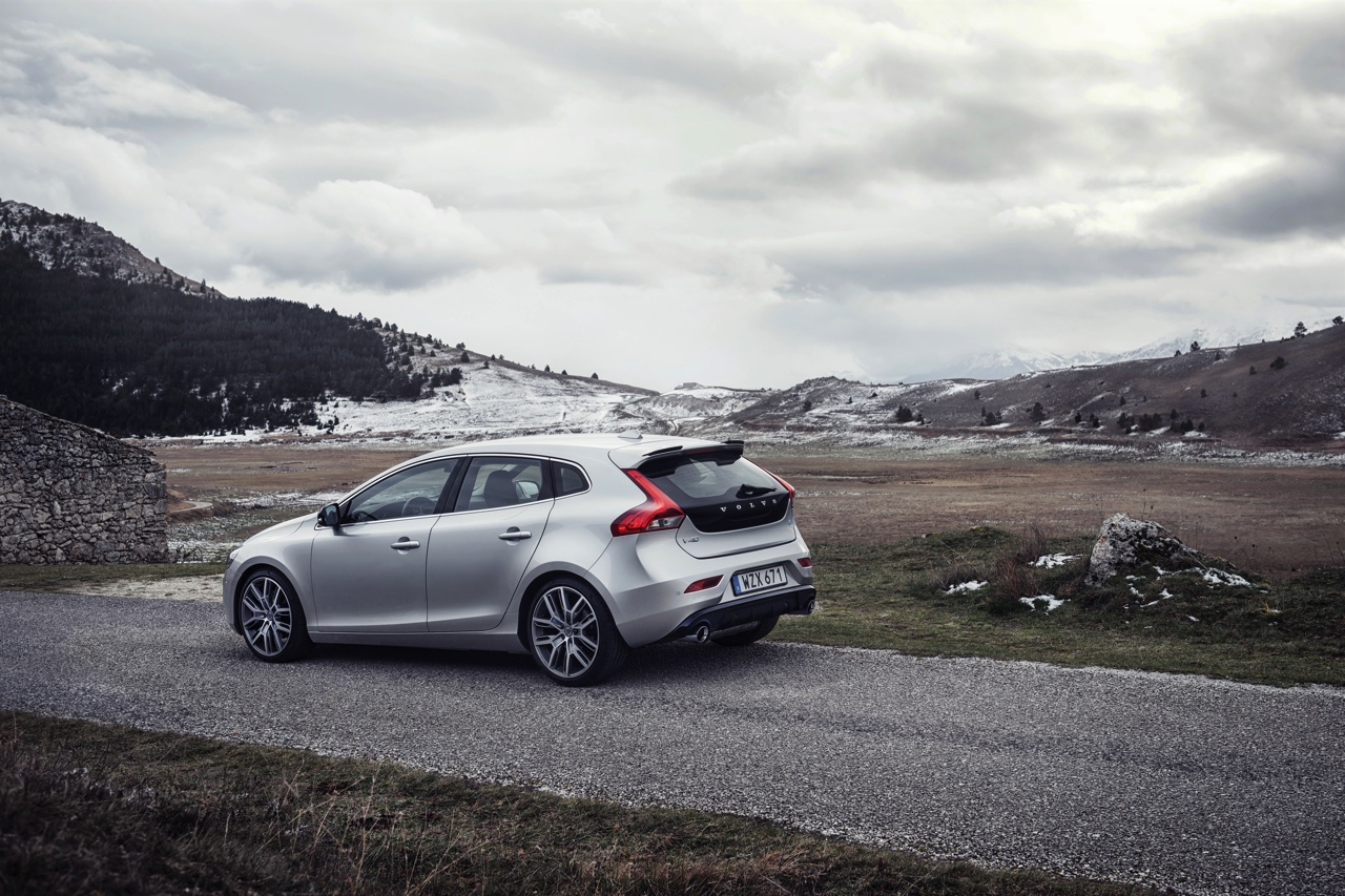 Volvo introduceert Polestar Performance Parts voor Volvo S60, V60, XC60 en V40 met hardware en software upgrades.