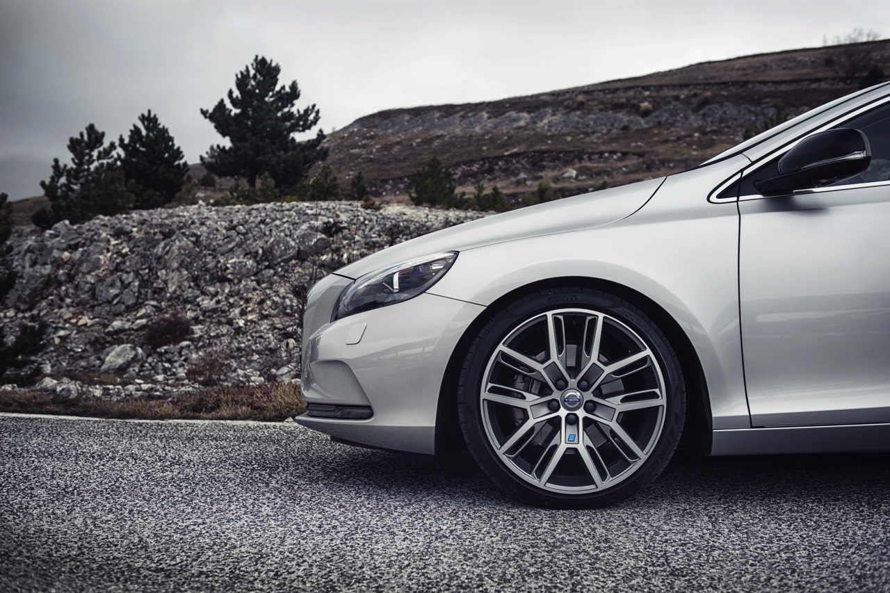 Volvo introduceert Polestar Performance Parts voor Volvo S60, V60, XC60 en V40 met hardware en software upgrades.