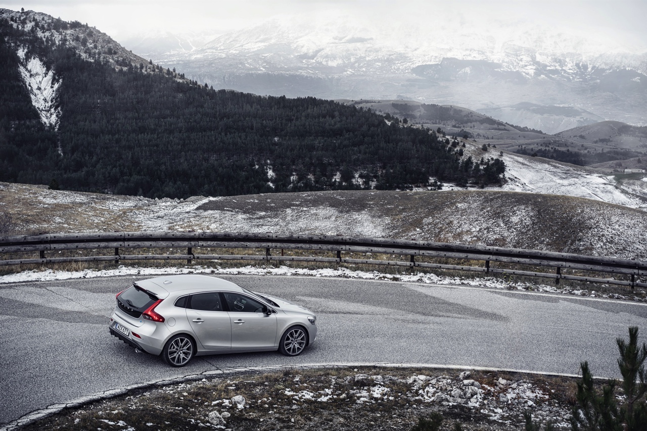 Volvo introduceert Polestar Performance Parts voor Volvo S60, V60, XC60 en V40 met hardware en software upgrades.