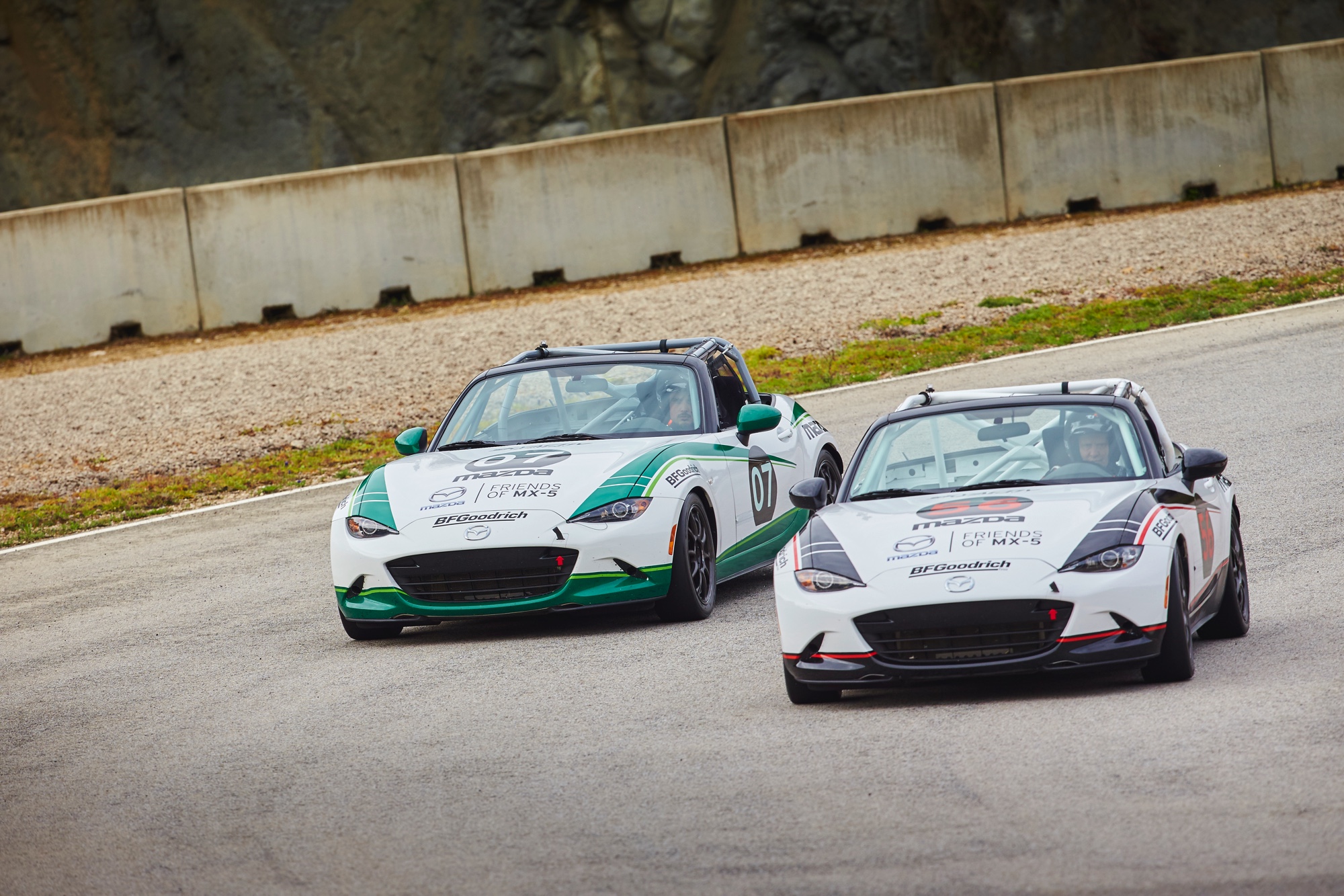 Mazda gaat fans van het merk en de MX-5 belonen en lanceert daarom Friends of MX-5. We zijn een dag op het circuit Parcmotor Castellol, vlakbij Barcelona, om uit te vinden wat het precies inhoudt.