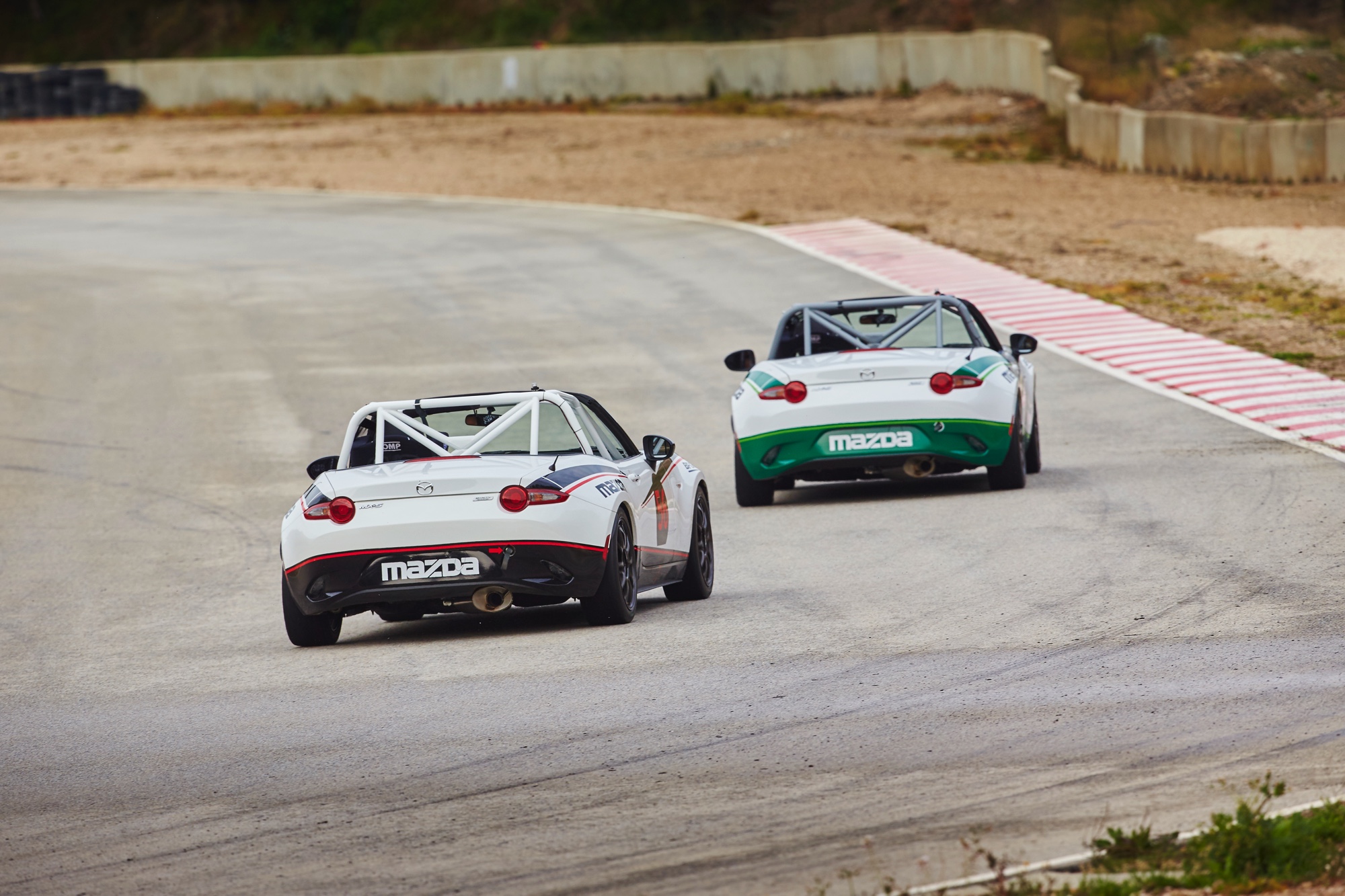 Mazda gaat fans van het merk en de MX-5 belonen en lanceert daarom Friends of MX-5. We zijn een dag op het circuit Parcmotor Castellol, vlakbij Barcelona, om uit te vinden wat het precies inhoudt.