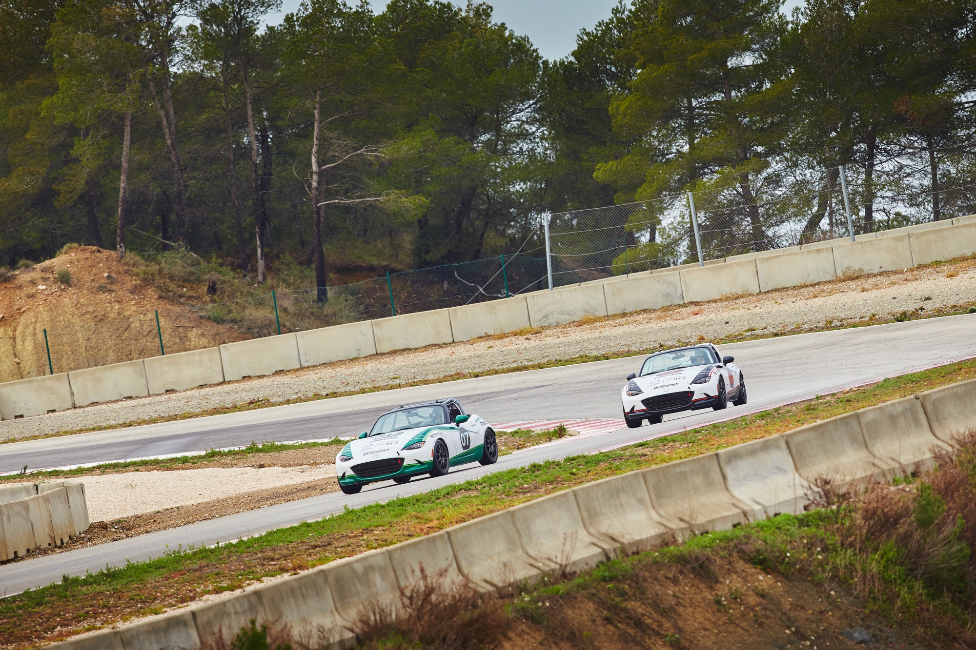 Mazda gaat fans van het merk en de MX-5 belonen en lanceert daarom Friends of MX-5. We zijn een dag op het circuit Parcmotor Castellol, vlakbij Barcelona, om uit te vinden wat het precies inhoudt.