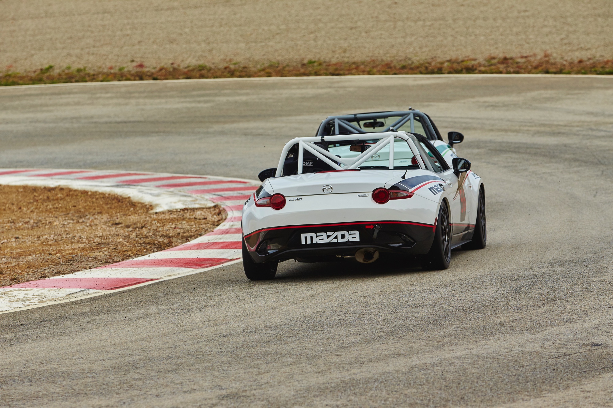 Mazda gaat fans van het merk en de MX-5 belonen en lanceert daarom Friends of MX-5. We zijn een dag op het circuit Parcmotor Castellol, vlakbij Barcelona, om uit te vinden wat het precies inhoudt.