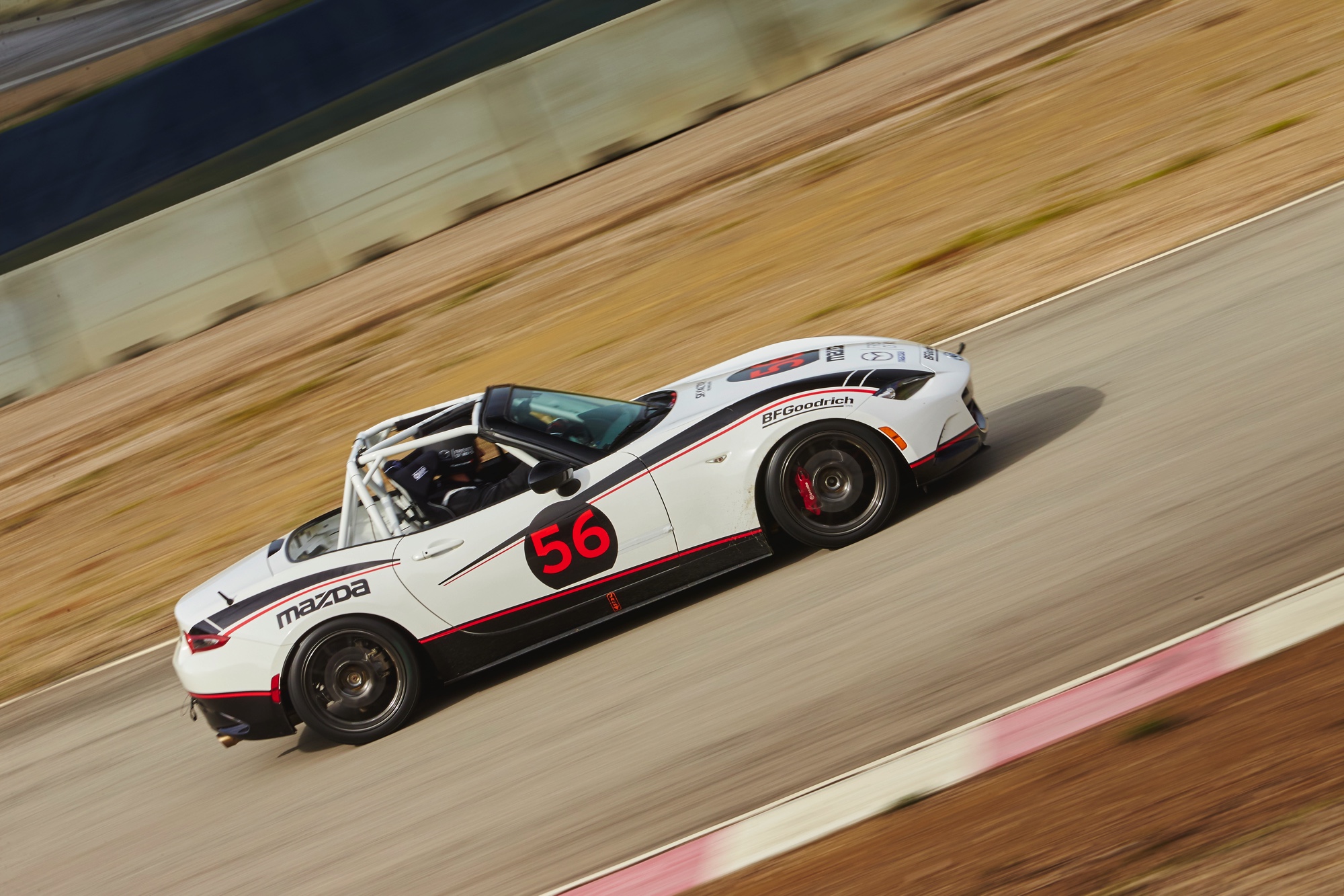 Mazda gaat fans van het merk en de MX-5 belonen en lanceert daarom Friends of MX-5. We zijn een dag op het circuit Parcmotor Castellol, vlakbij Barcelona, om uit te vinden wat het precies inhoudt.