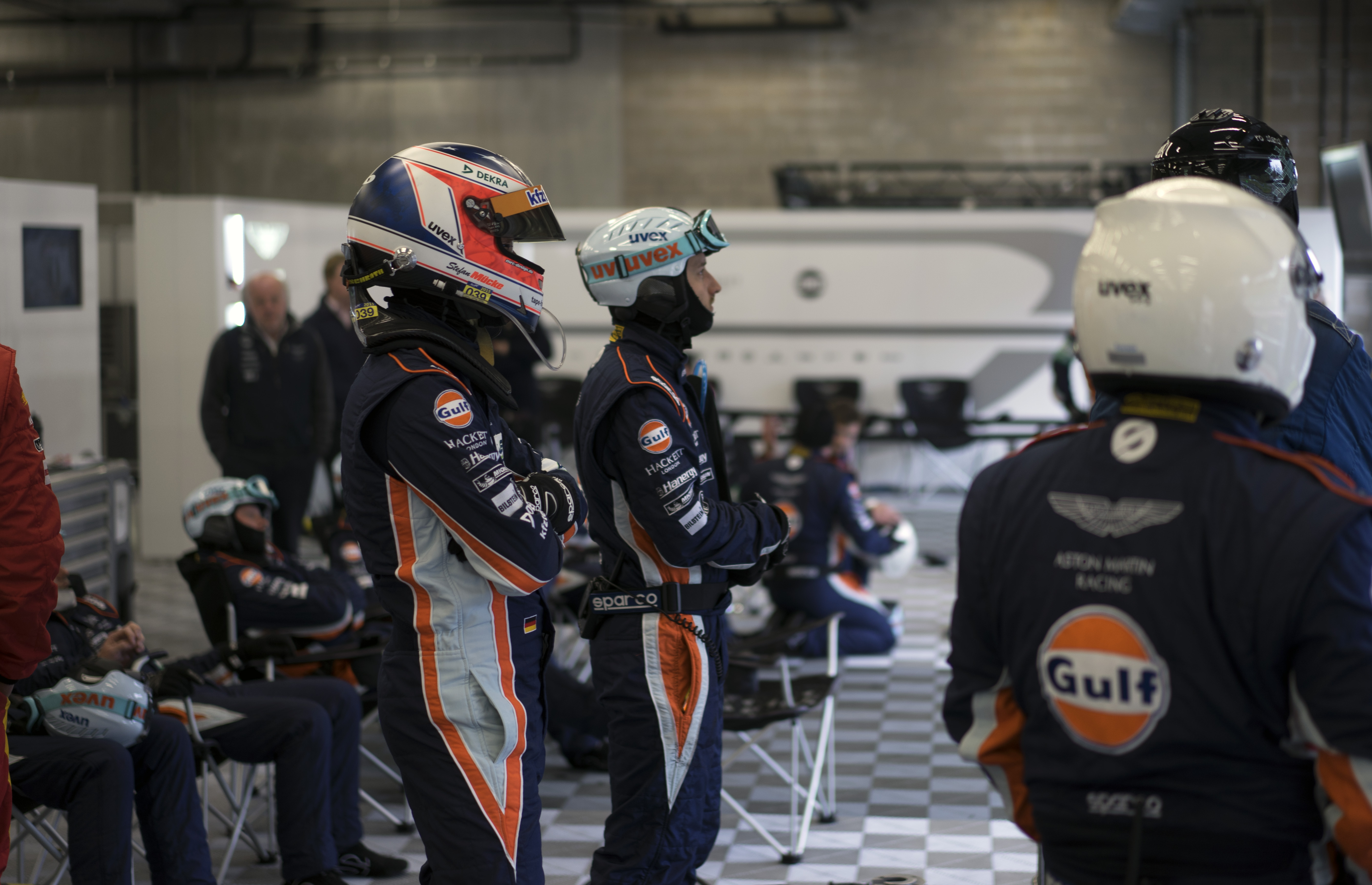 Olie vullen, banden nabehandelen, maar vooral cht meekijken met een van de succesvolste GTE Pro en GTE Am teams: Aston Martin Racing. Kijk mee achter de schermen!