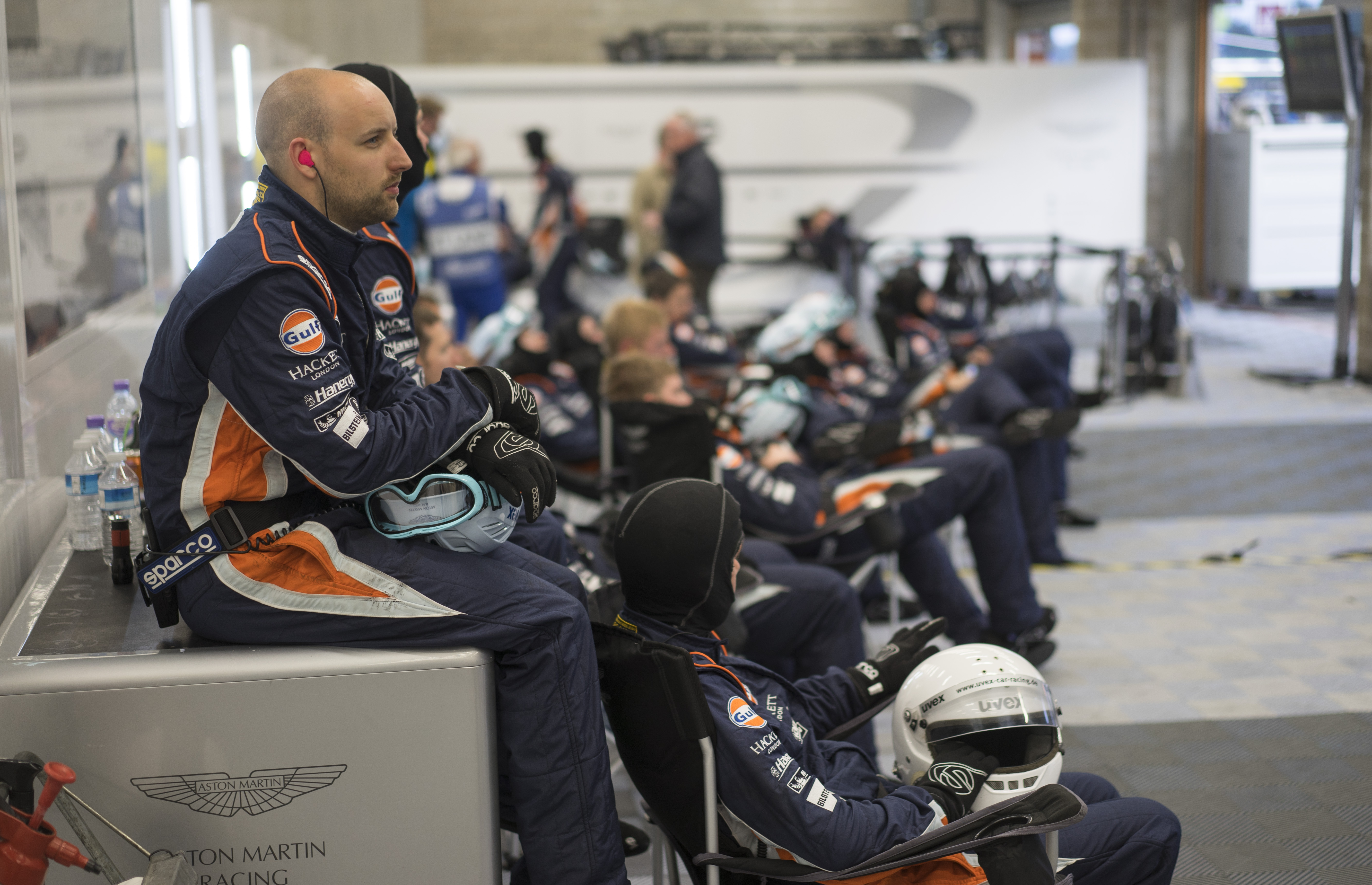 Olie vullen, banden nabehandelen, maar vooral cht meekijken met een van de succesvolste GTE Pro en GTE Am teams: Aston Martin Racing. Kijk mee achter de schermen!