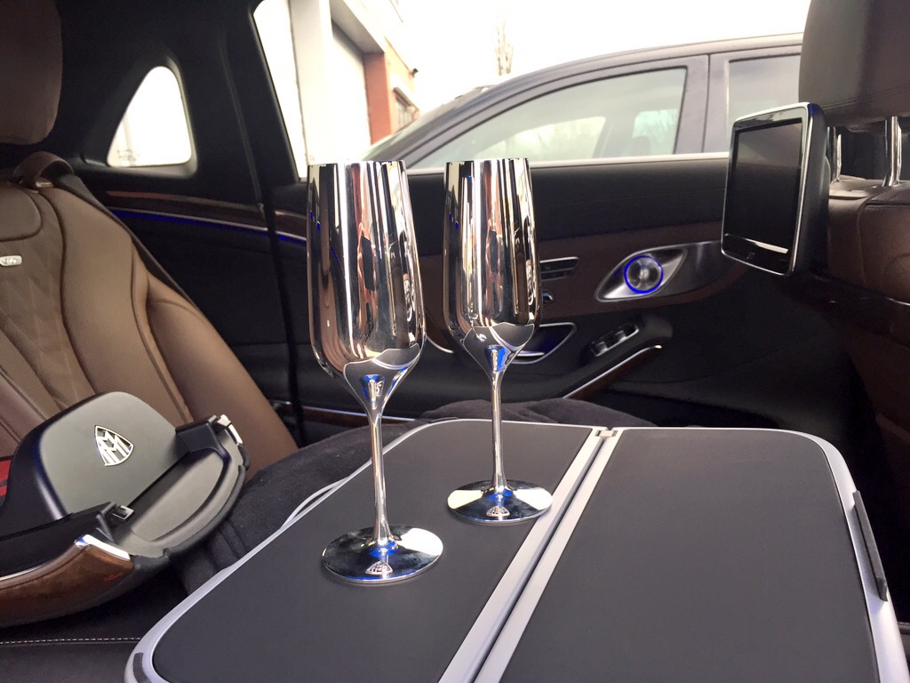 Een dag onderweg in de Mercedes-Maybach S600 limousine.
