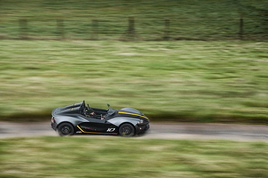 Zenos E10R is de sportieve versie van de E10S, een luchtige scheurneus voor op het circuit of openbare weg.