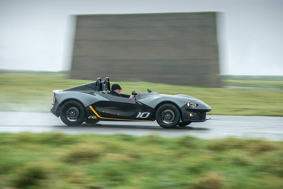 Zenos E10R is de sportieve versie van de E10S, een luchtige scheurneus voor op het circuit of openbare weg.