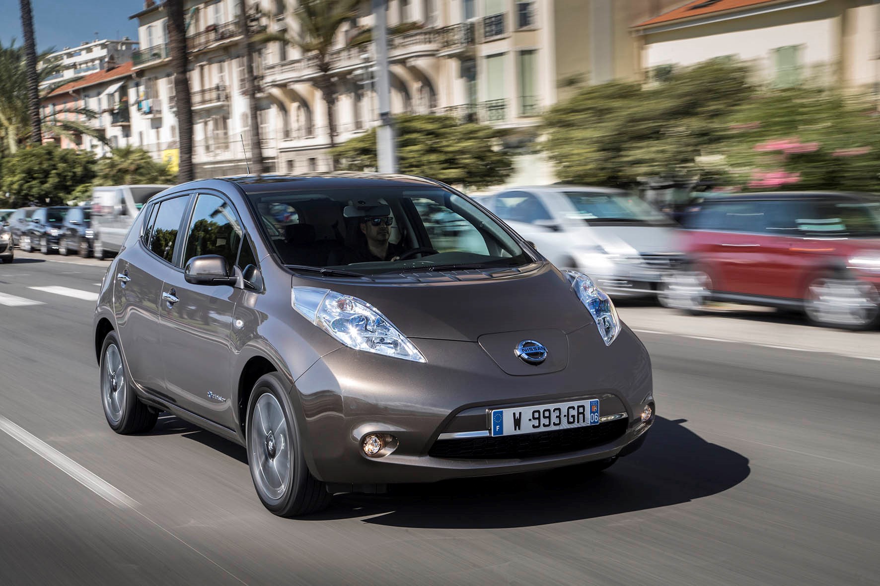 Gratis snelladen, gratis laadpunt, gratis onderhoud, gratis vervangend vervoer en 4% bijtelling bij nieuwe elektrische Nissan.