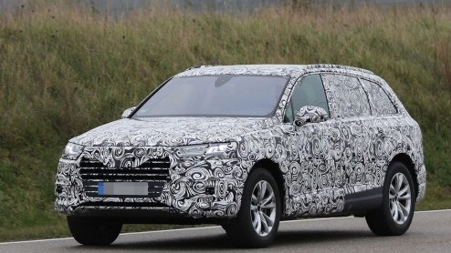 Het is spionagefotografen gelukt om een foto te maken van het interieur van de nieuwe Audi Q7. De tweede generatie Q7 debuteert vermoedelijk op de NAIAS 2015, begin januari in Detroit.