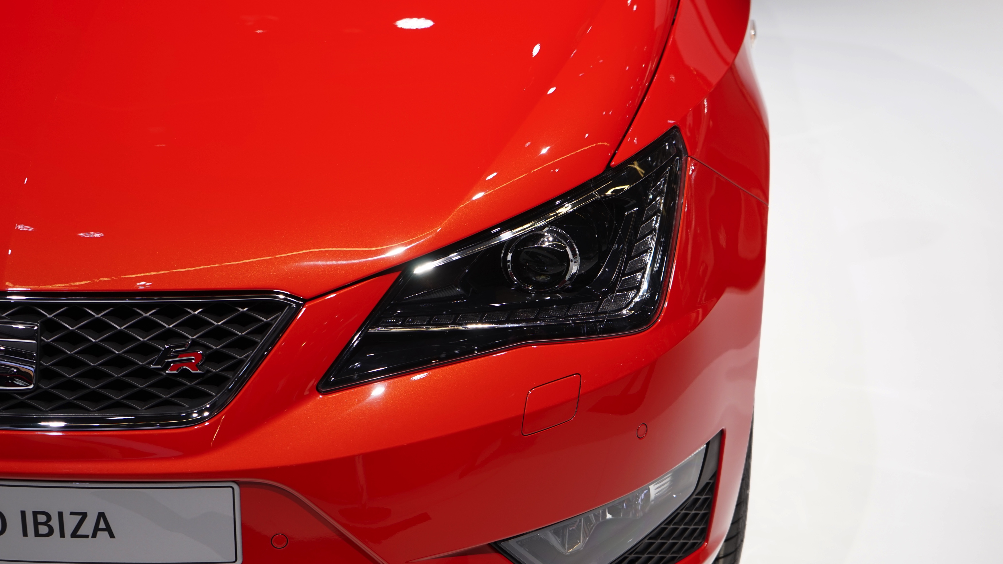 De Seat Ibiza mag dan uiterlijk vrij weinig verschillen van het huidige model, van binnen is het een ander verhaal. Op de Barcelona Motor Show stapten we in.